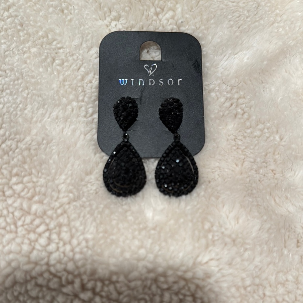 Windsor Black Teardrop Earrings